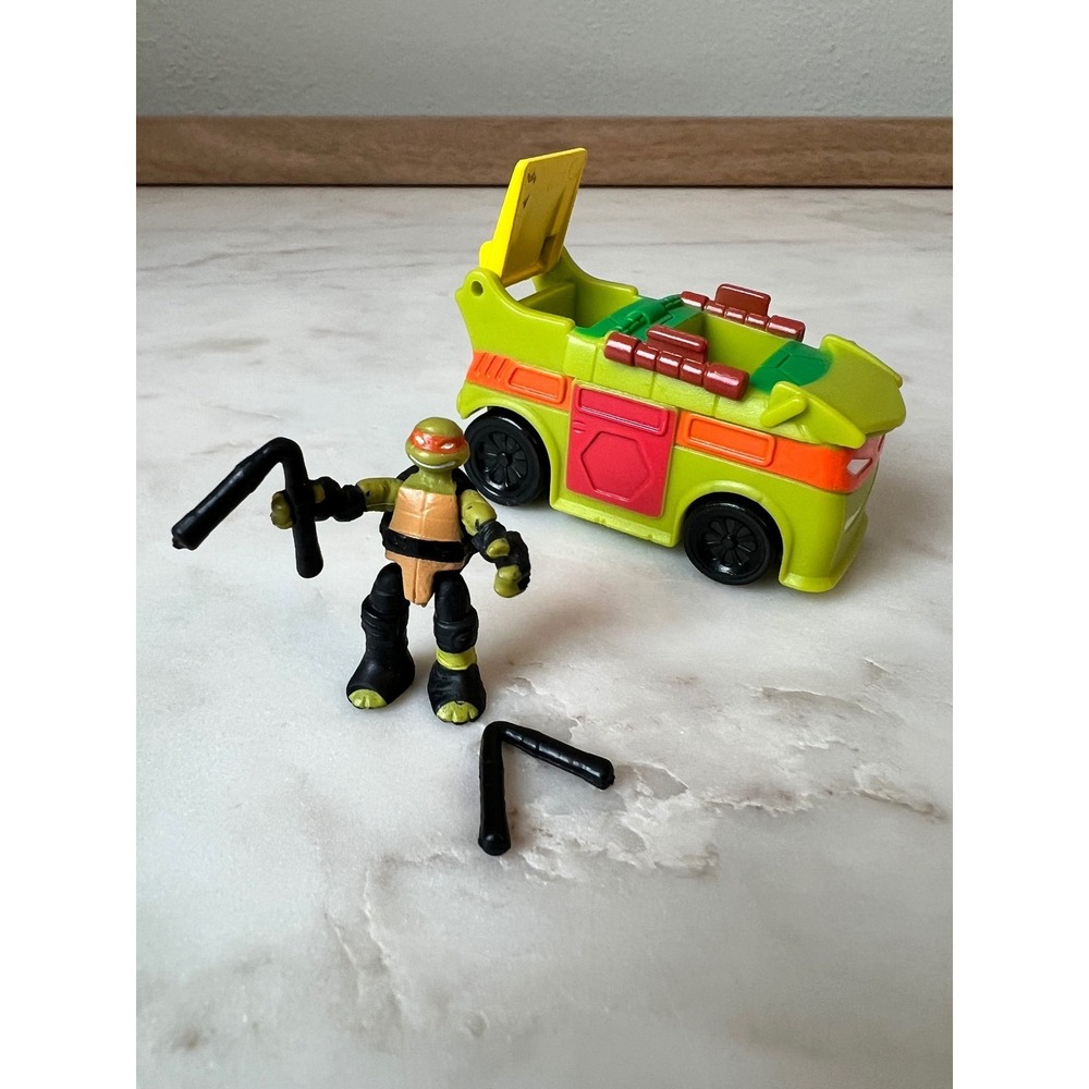 Teenage Mutant Ninja Turtles (TMNT) Micro Mutants Party Van Michelangelo Figure